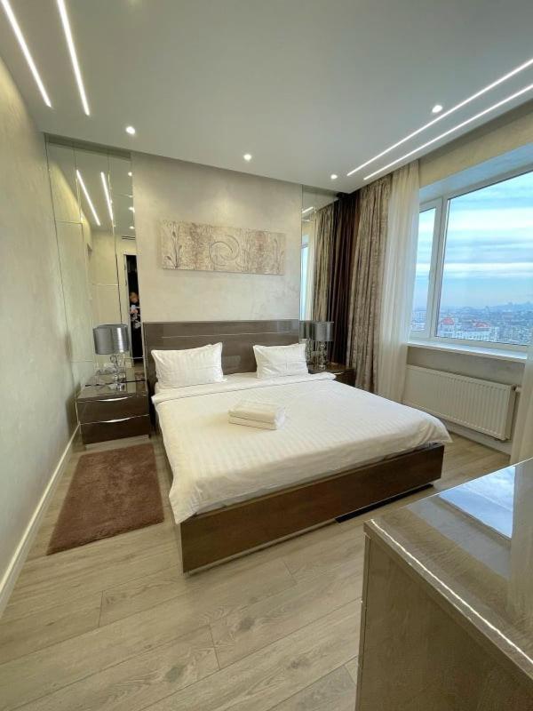 Vip Apartment 120M2 With Panoramic Windows, 22 Floor. Obolon Kiev Buitenkant foto
